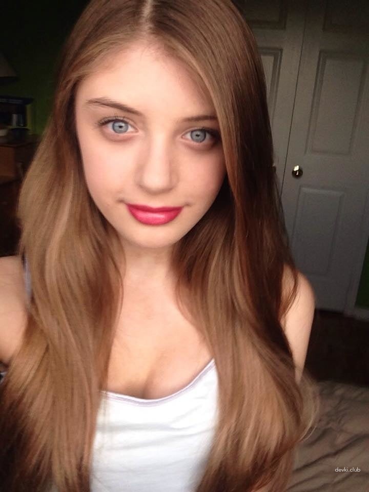 Young Naked Girl Explicit Amateur Photo