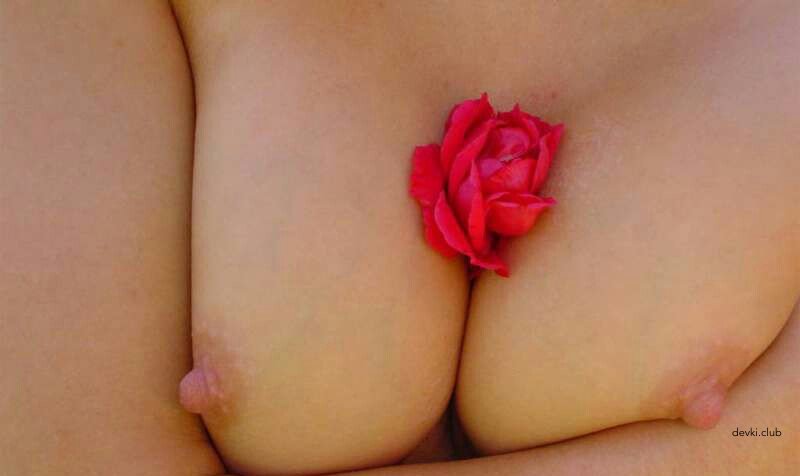 Wild Outdoor Amateur Girlfriend Exposed in Nature - Explicit Photo
