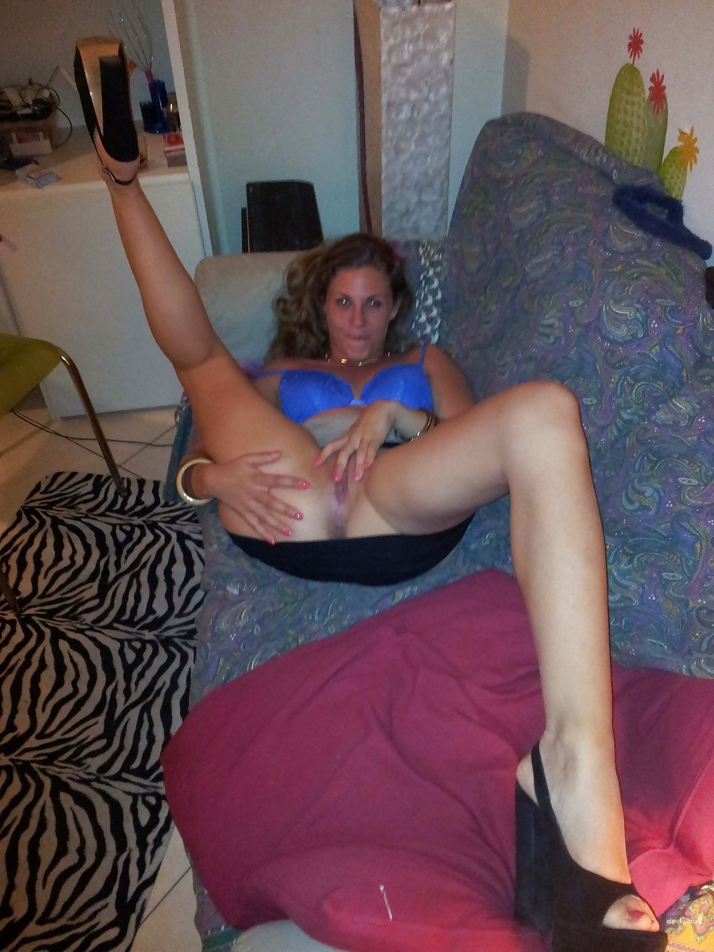 Drunk Girl Gives Blowjob: Explicit Oral Sex Photo