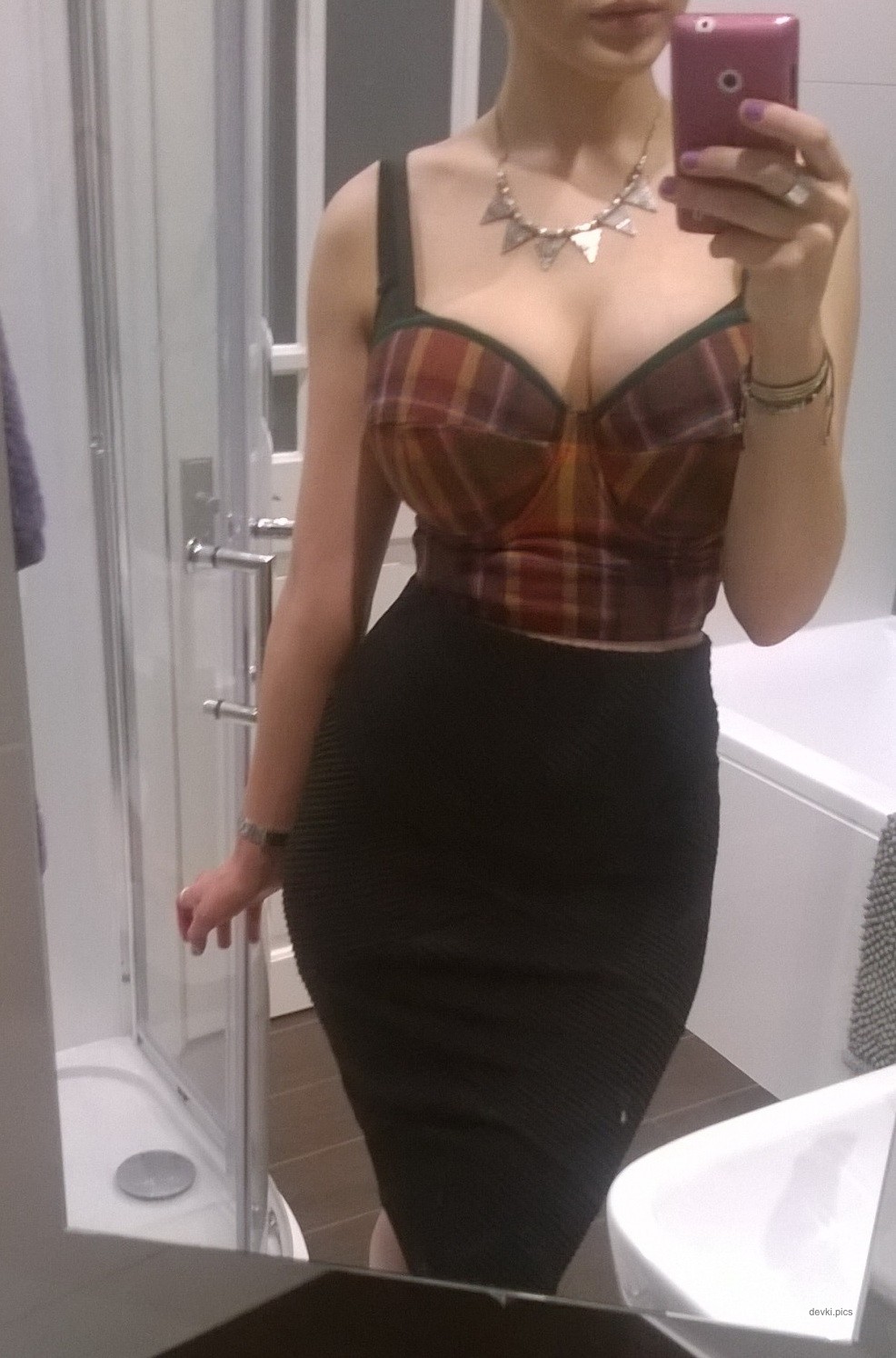 Hot Amateur Girl's Beautiful Tits Exposed in Explicit Photo