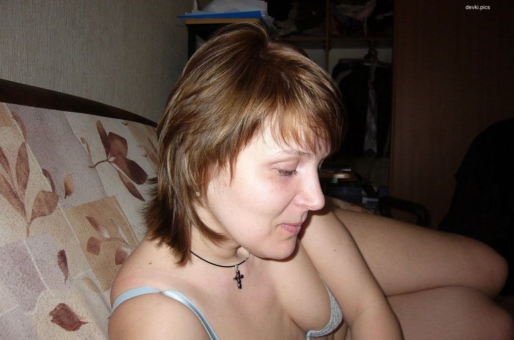 Married Slut Loves Posing Naked: Amateur Explicit Photos