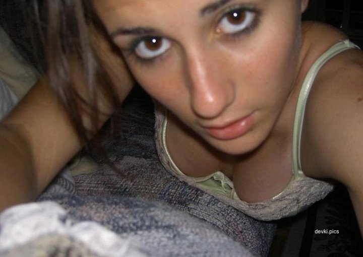 Explicit Amateur Erotic Home Photos of Young Girl - Seductive and Provocative