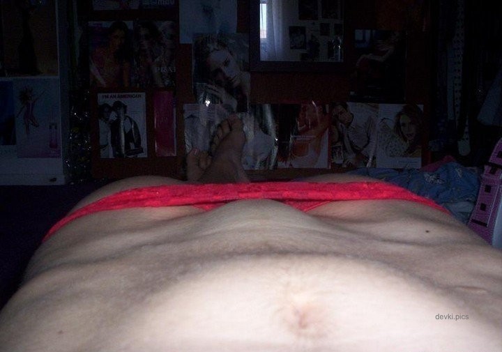 Explicit Amateur Erotic Home Photos of Young Girl - Seductive and Provocative