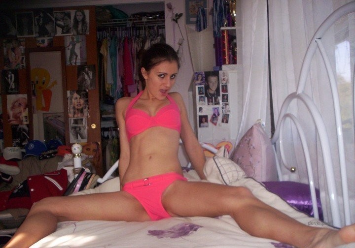 Explicit Amateur Erotic Home Photos of Young Girl - Seductive and Provocative