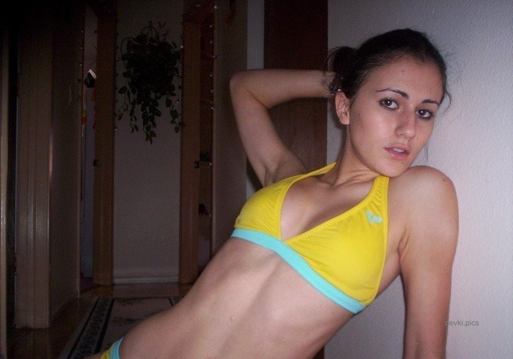 Explicit Amateur Erotic Home Photos of Young Girl - Seductive and Provocative