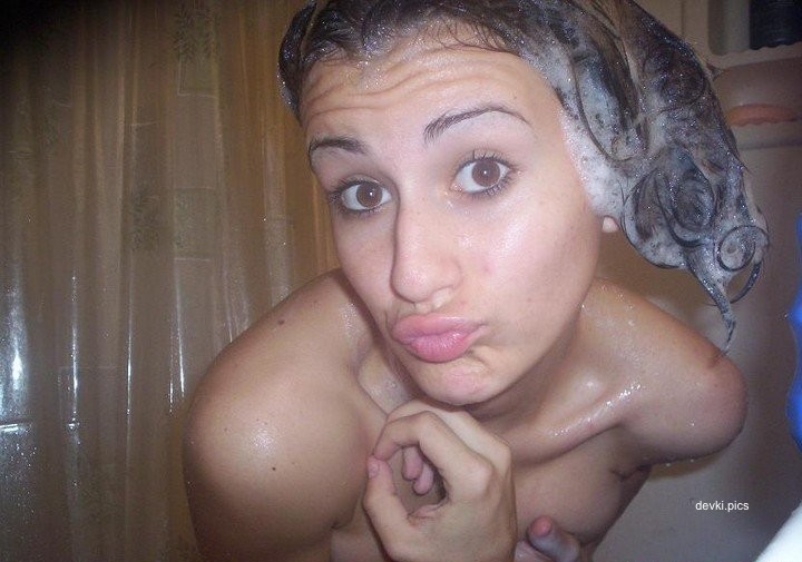 Explicit Amateur Erotic Home Photos of Young Girl - Seductive and Provocative