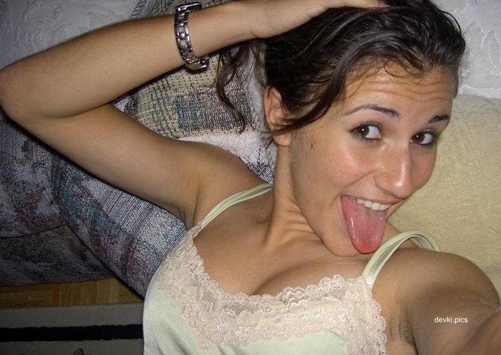 Explicit Amateur Erotic Home Photos of Young Girl - Seductive and Provocative