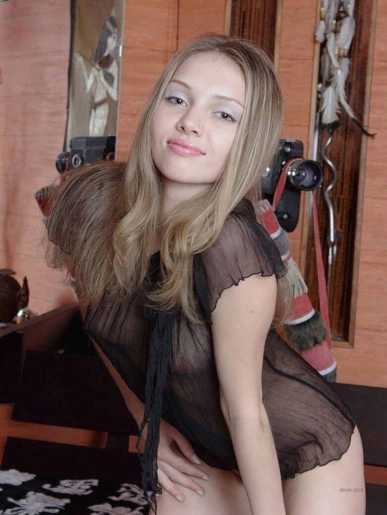 Explicit Amateur Erotic Photos of Two Beautiful Girlfriends
