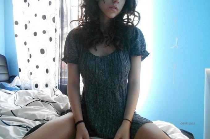 Explicit Busty Beauty's Revealing Selfie: Amateur Photo of Boobs