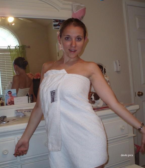 Sexy Blonde with Huge Tits: Amateur XXX Photo