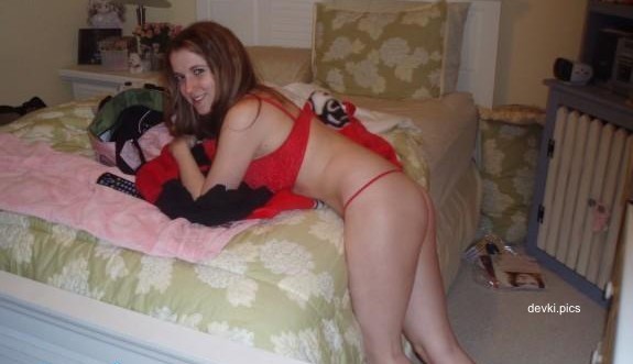 Sexy Blonde with Huge Tits: Amateur XXX Photo