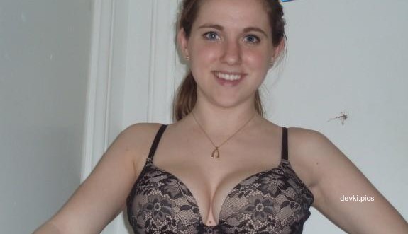 Sexy Blonde with Huge Tits: Amateur XXX Photo