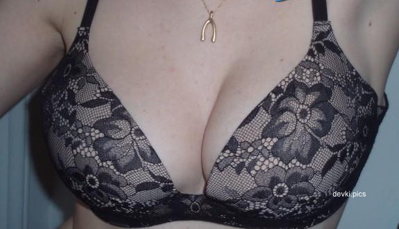 Sexy Blonde with Huge Tits: Amateur XXX Photo