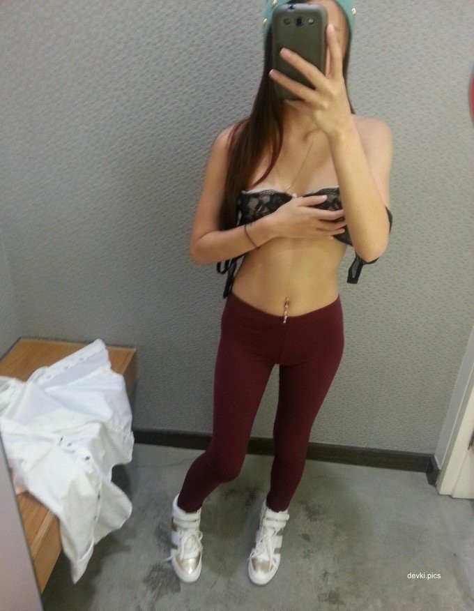 Explicit Nude Selfie of Young Asian Girl - Unfiltered Amateur Naked Photo