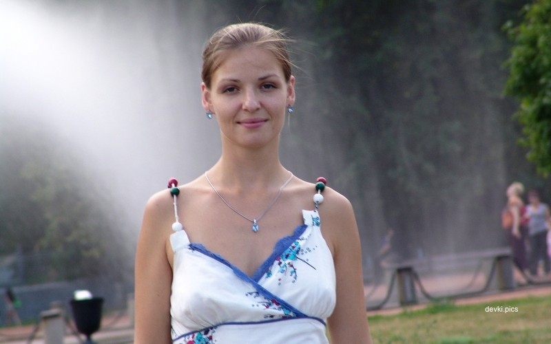 Sexy Wet T-shirt Girl: Amateur Photo with Explicit Wet Boobs