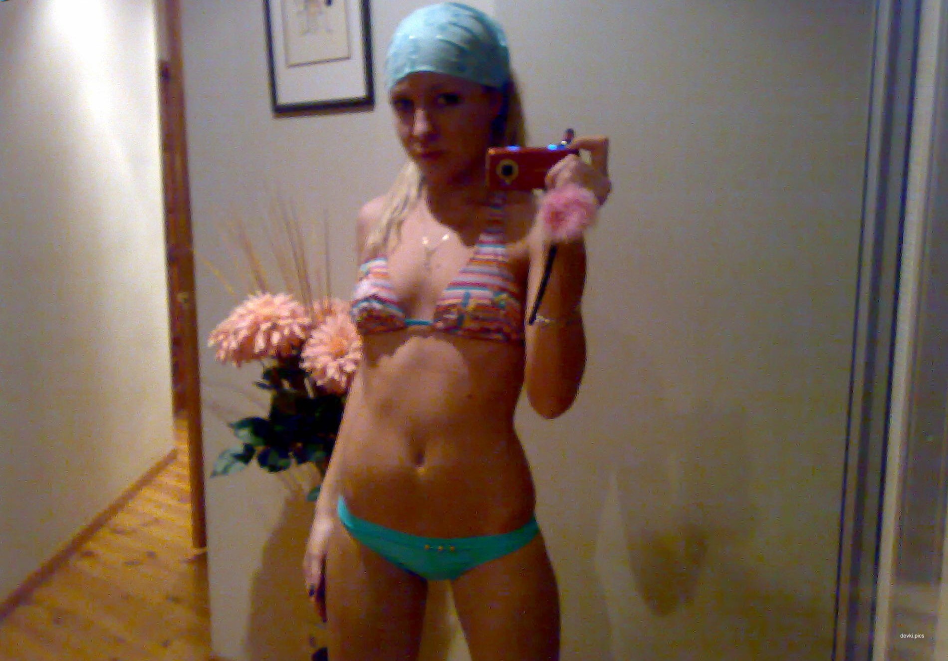 Hot Babe Takes Sexy Selfies in Front of Mirror - Amateur Photo