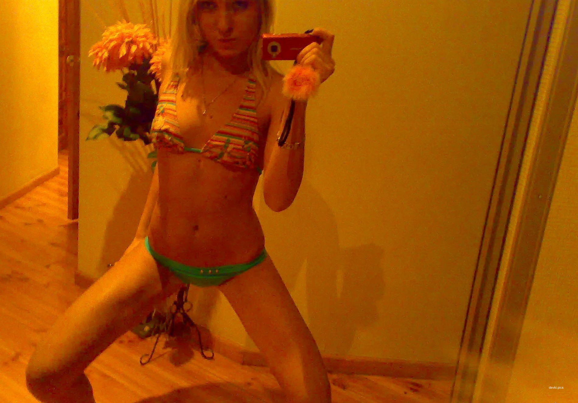 Hot Babe Takes Sexy Selfies in Front of Mirror - Amateur Photo