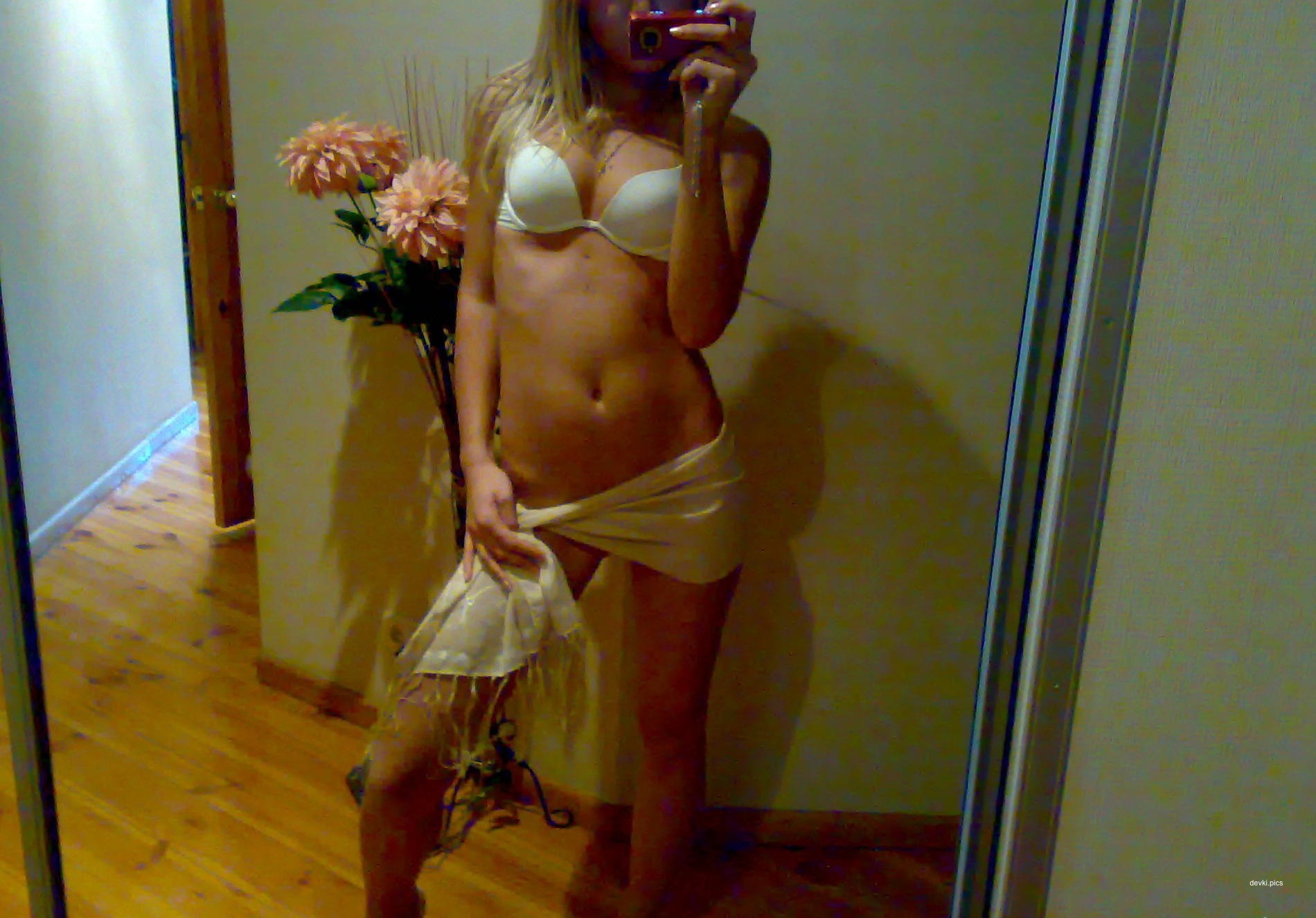 Hot Babe Takes Sexy Selfies in Front of Mirror - Amateur Photo