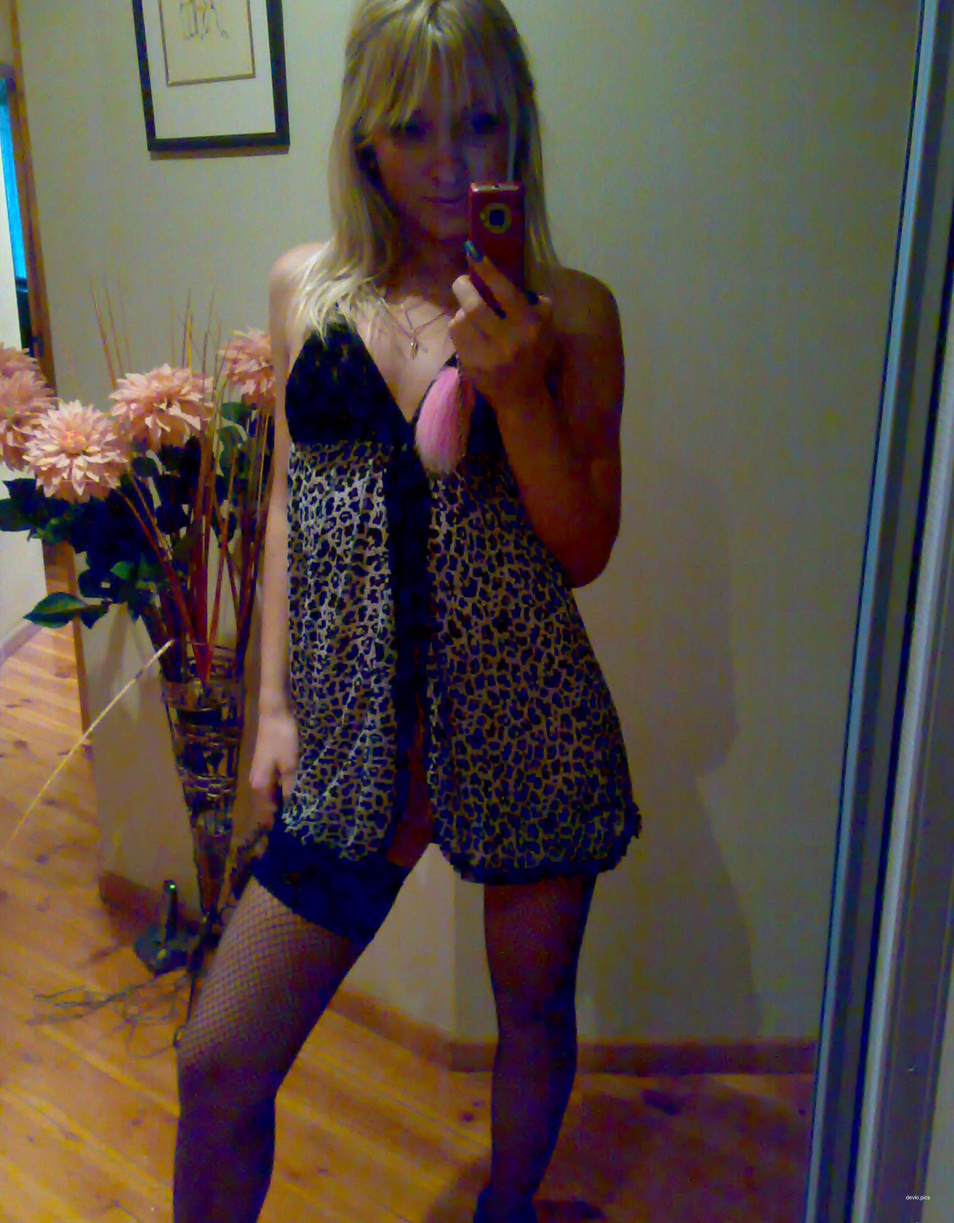 Hot Babe Takes Sexy Selfies in Front of Mirror - Amateur Photo