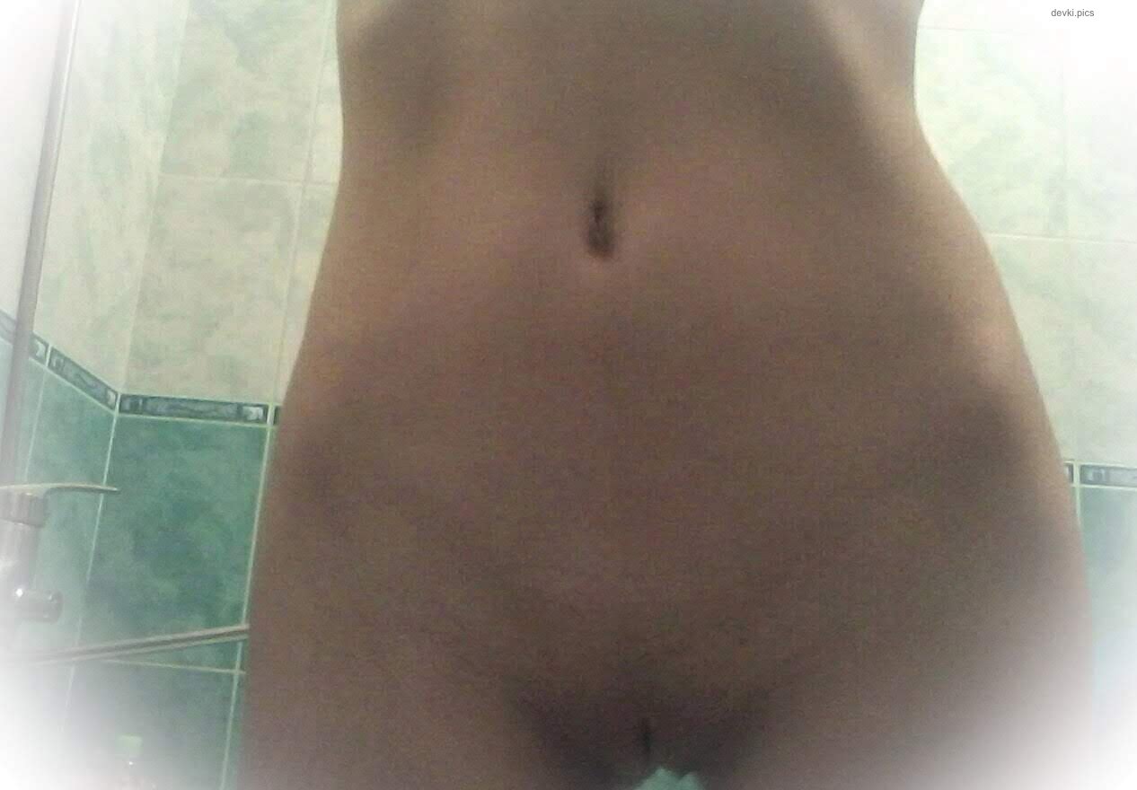 Sexy Amateur Babe in Bathtub - Explicit Bathroom Beauty Photo