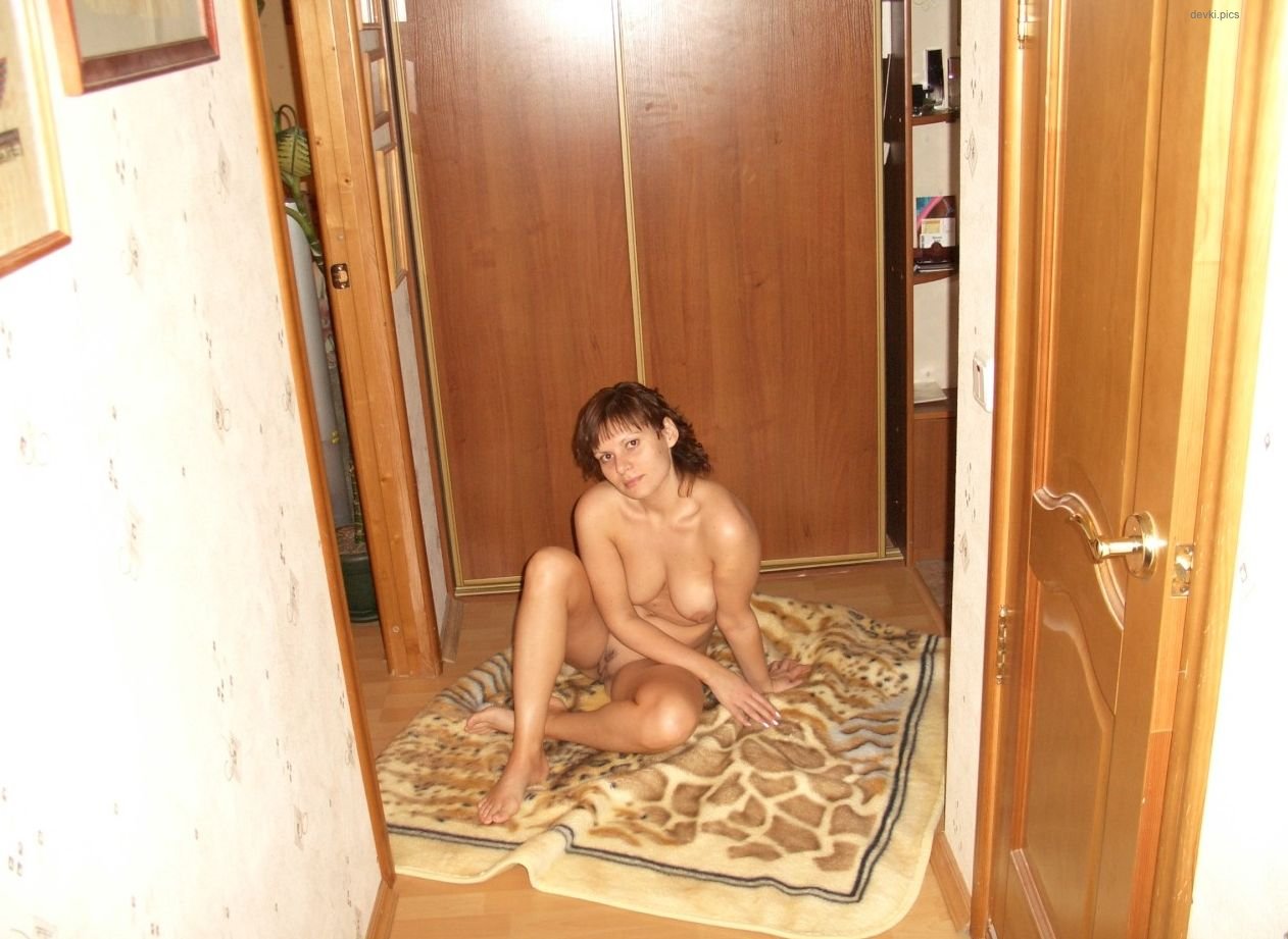 Amateur Wife Loves Posing Naked on Camera - Explicit Photos