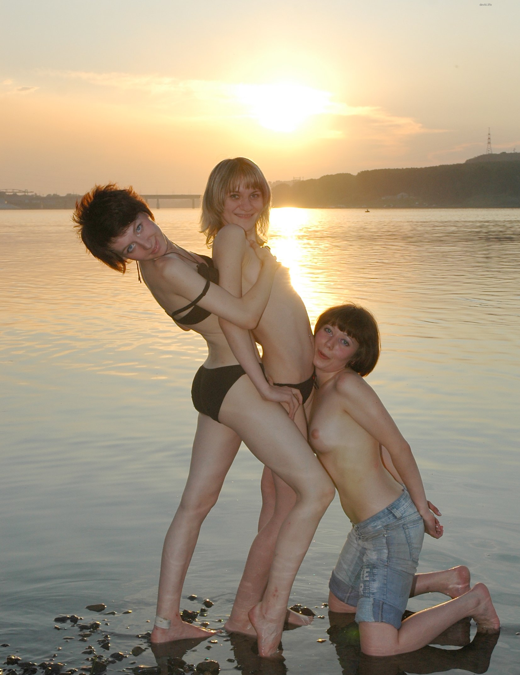 Topless Girls Having Fun on Beach - Explicit Amateur Photo Collection