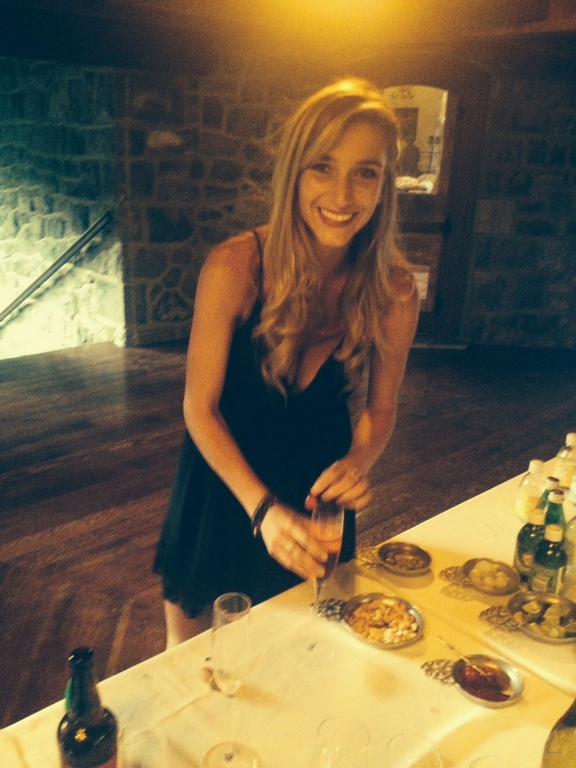 Sultry Blonde Amateur Vacation Photo: Seductive Beauty on Display!