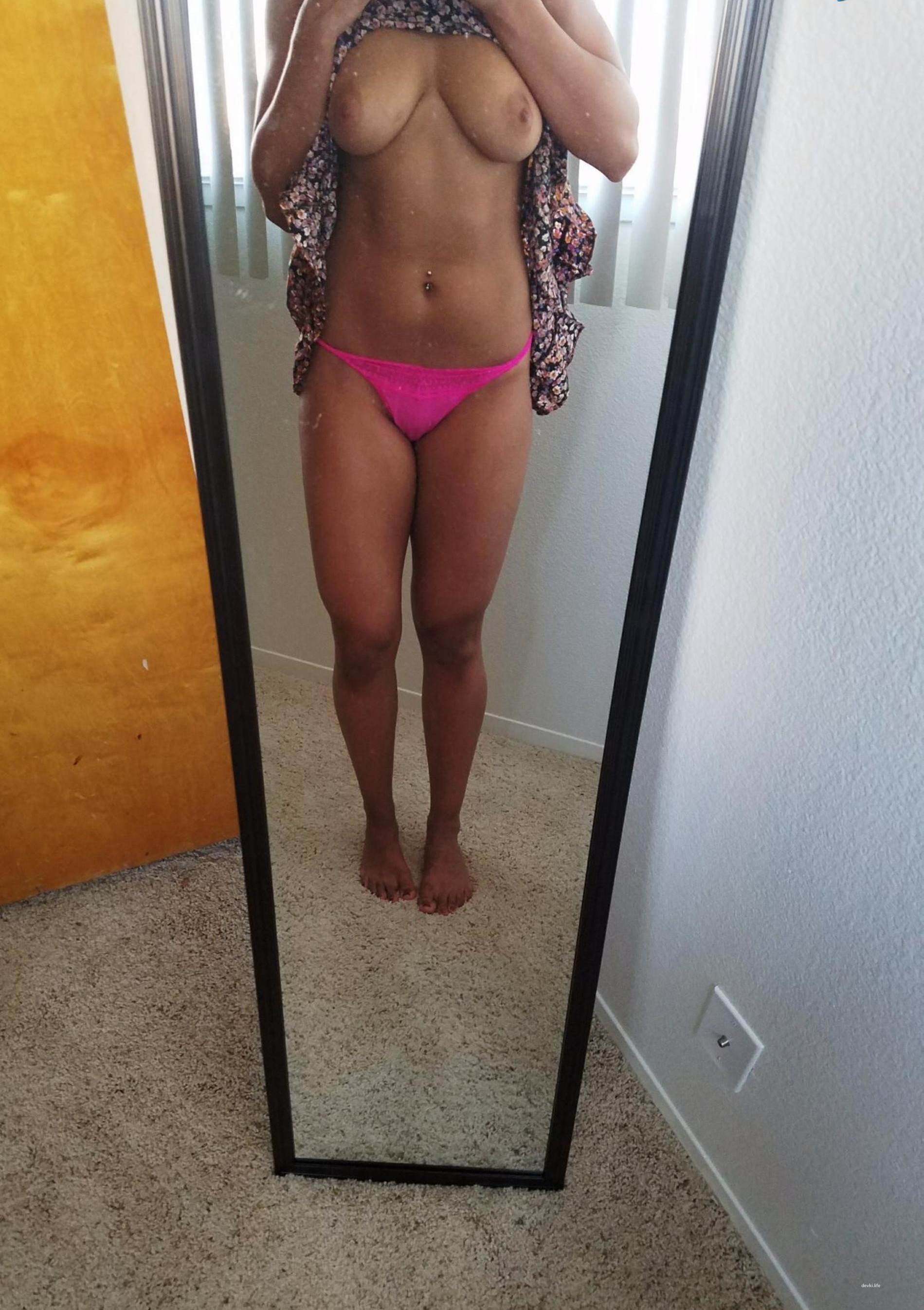 Amateur Babe in Sundress Shows Pussy: Explicit Homemade Photo