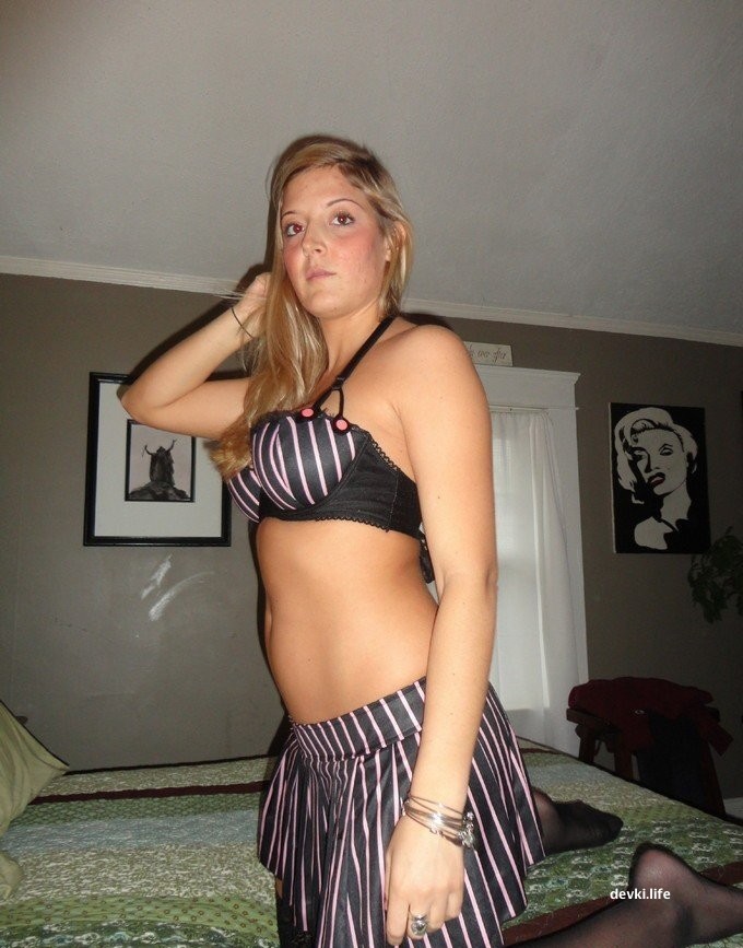 Hot Blonde with Big Tits Gives Blowjob