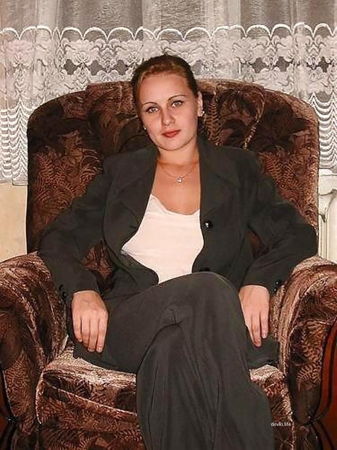 Sexy Lady Poses in Retro Photo - Amateur Explicit Nude Model