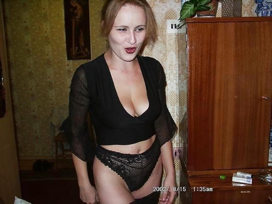 Sexy Lady Poses in Retro Photo - Amateur Explicit Nude Model