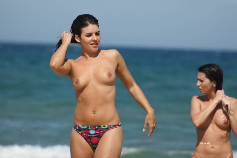 Explicit Amateur Photos: Nude Girls on Vacation