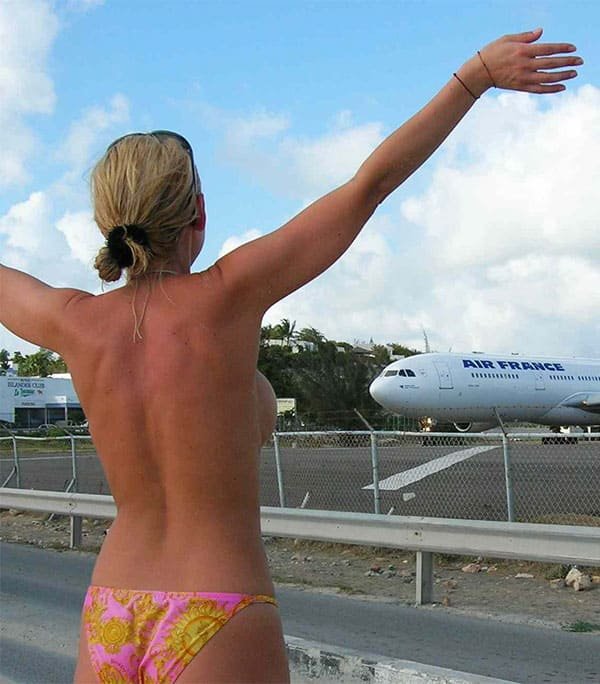 Airport Babes Nude: Explicit Amateur Girls Stripping in Public