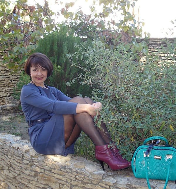 Sexy Babes Positively Posing in Clothes: Explicit Amateur Photos