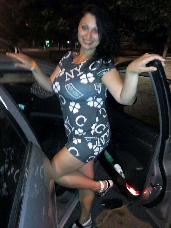 Sexy Babes Positively Posing in Clothes: Explicit Amateur Photos