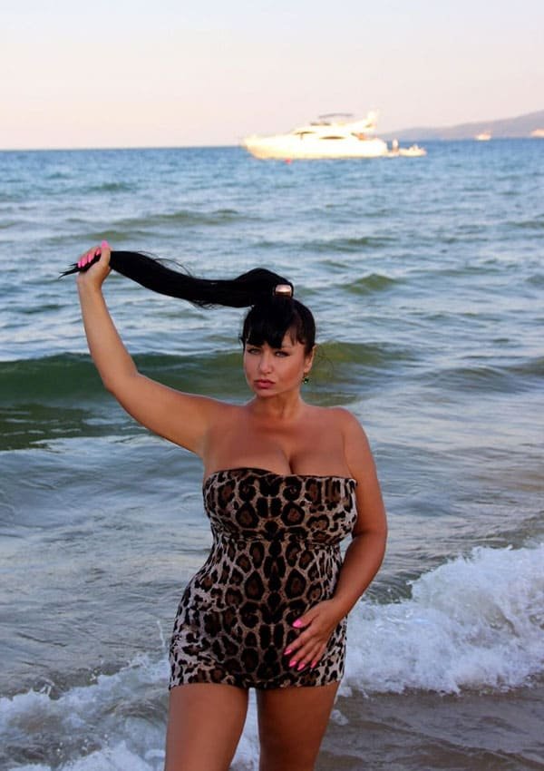 Sexy Babes Positively Posing in Clothes: Explicit Amateur Photos