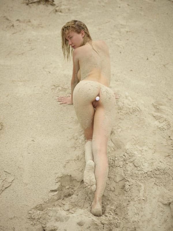 Beach Babe with Anal Plug in Ass: Amateur Explicit Photo