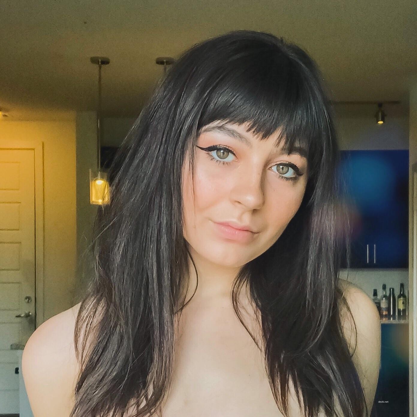Brunette Girl Takes Explicit Photos of Her Ass - Amateur Porn Shoot