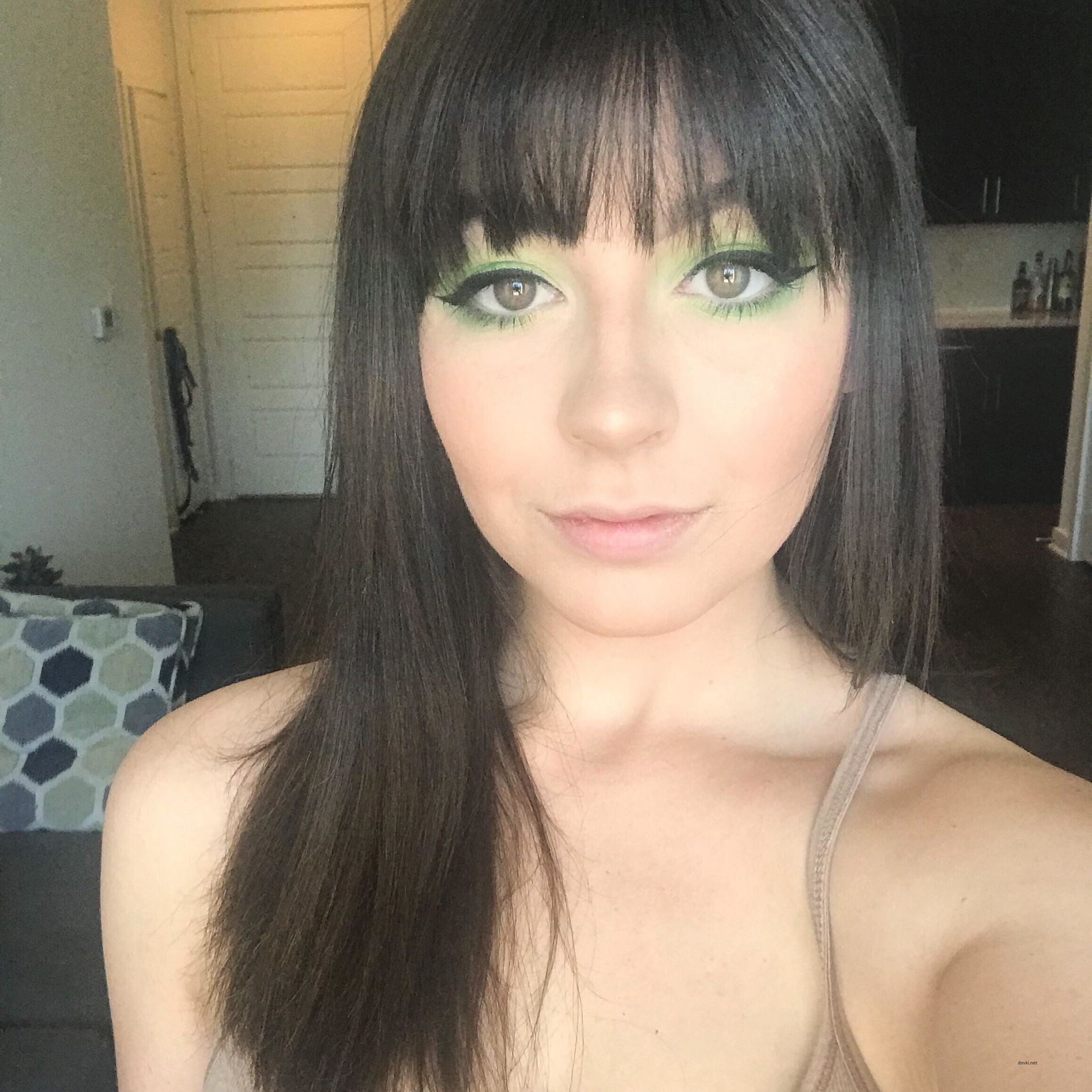Brunette Girl Takes Explicit Photos of Her Ass - Amateur Porn Shoot