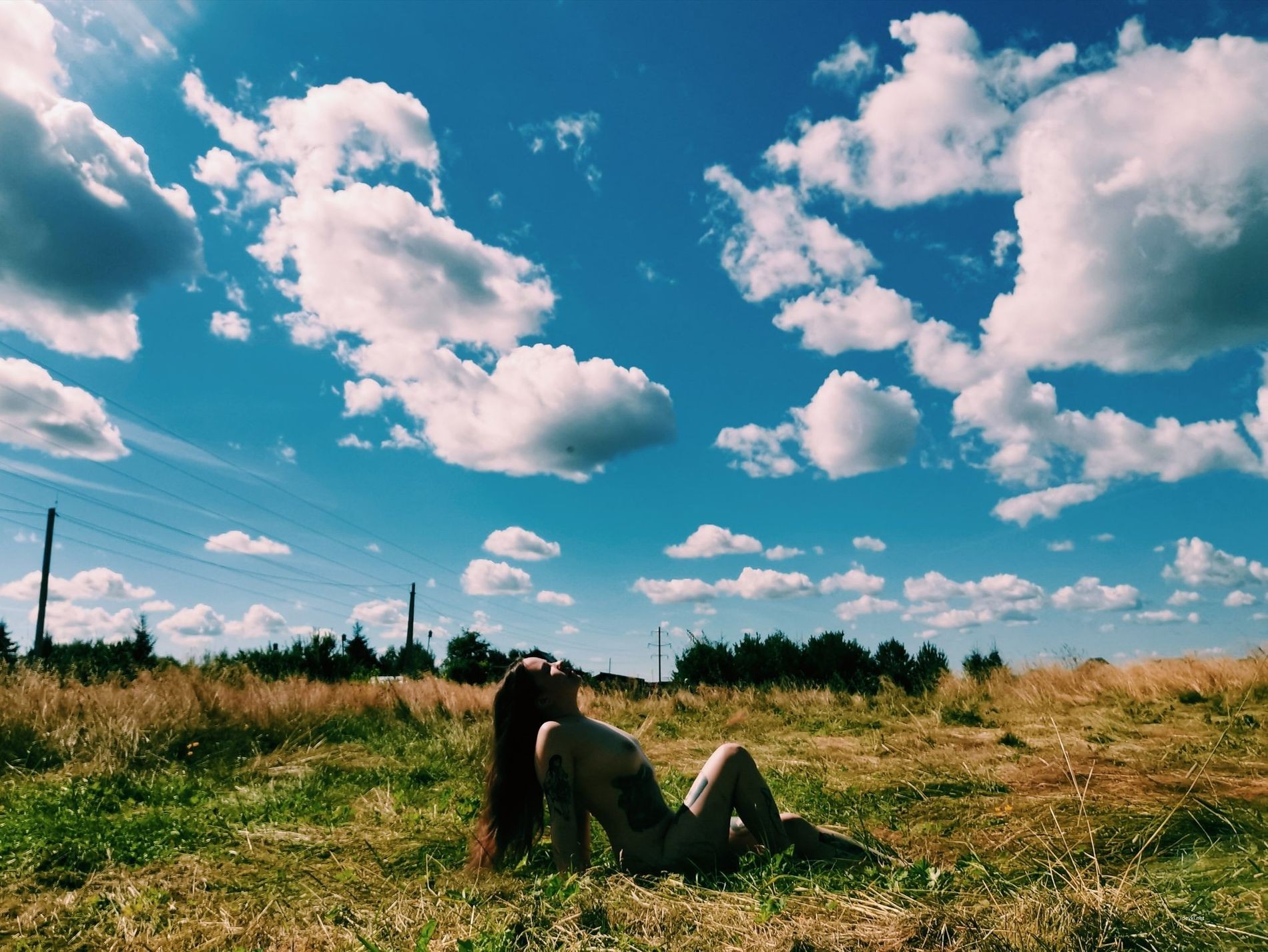 Curvy Babe Poses Naked: Amateur Explicit Photo Shoot