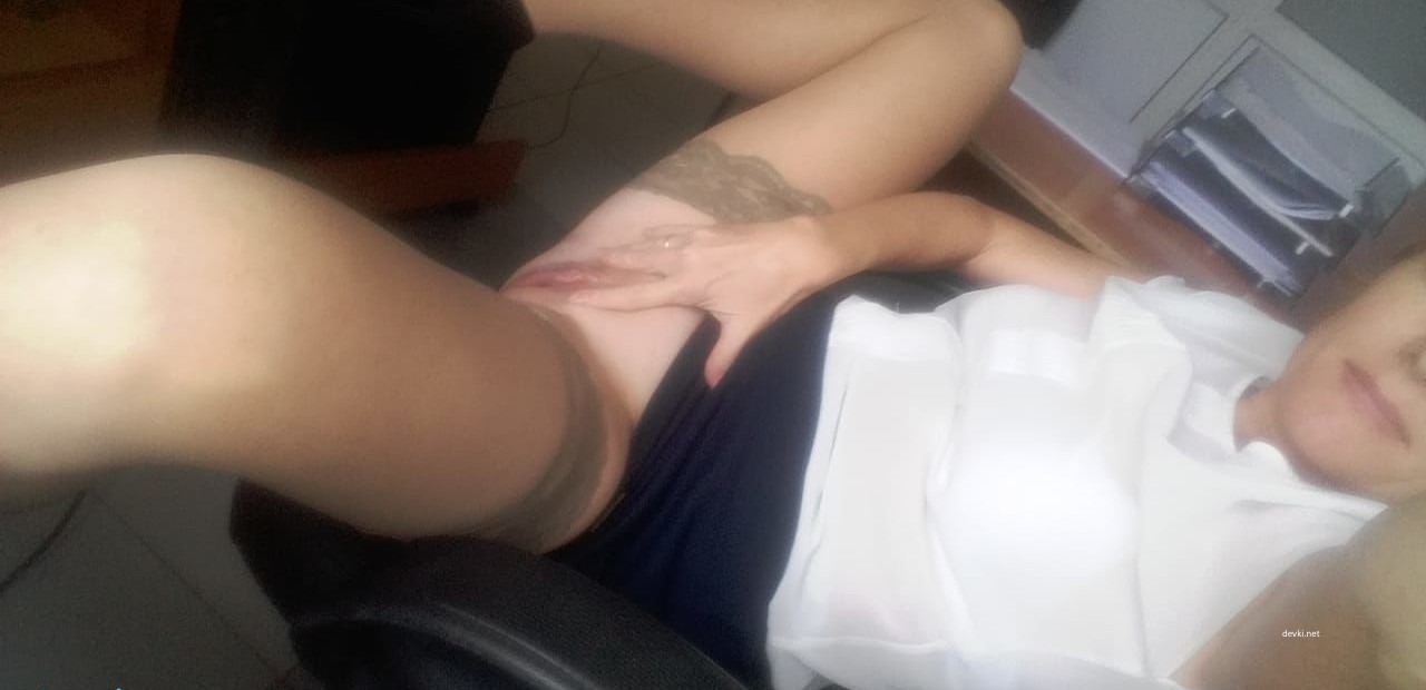 Wife Sends Explicit Work Photos: Amateur Wife Nude Pics - Hot Wife Exposed!