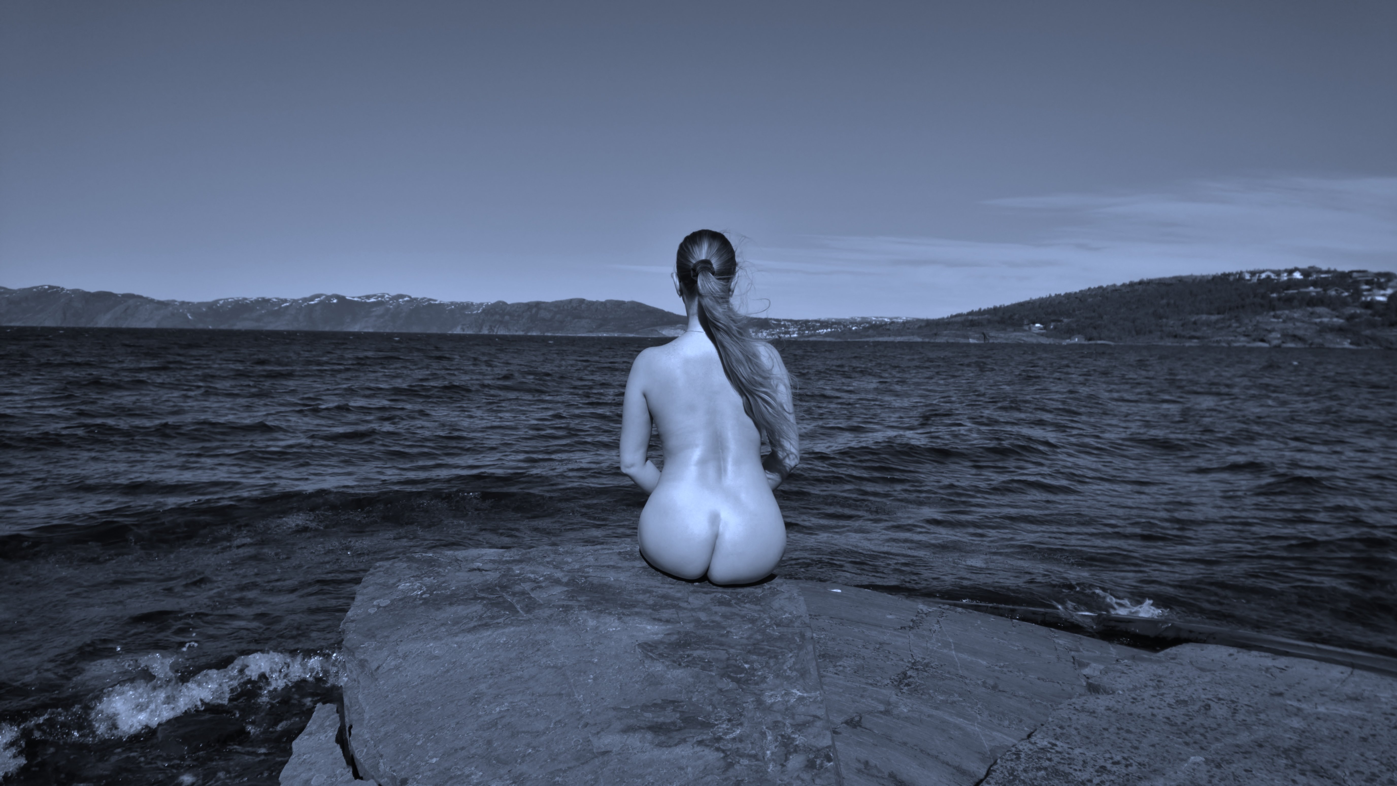 Explicit Amateur Photo: Posing Backside on Rock - Seductive Outdoor Pose