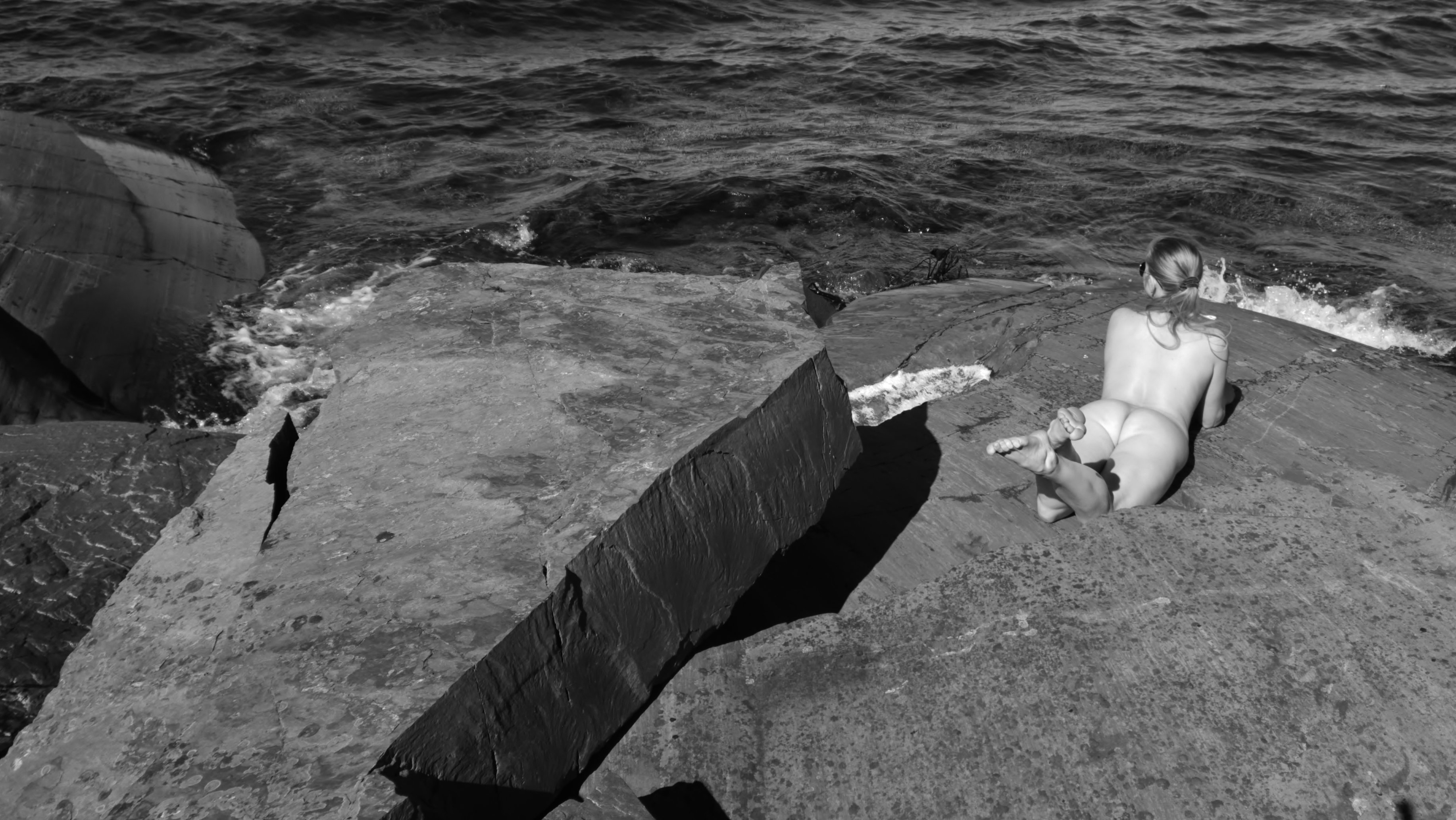 Explicit Amateur Photo: Posing Backside on Rock - Seductive Outdoor Pose