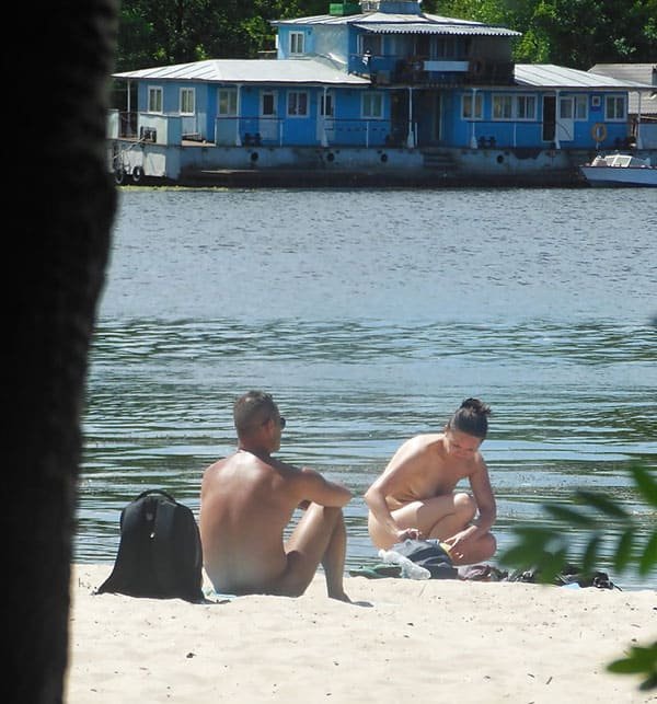 Beach Voyeur Nude Amateur - Explicit Spy Cam Photos