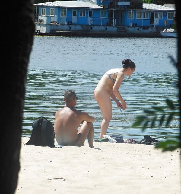 Beach Voyeur Nude Amateur - Explicit Spy Cam Photos
