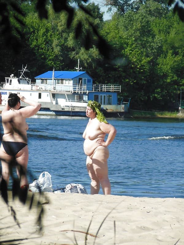 Beach Voyeur Nude Amateur - Explicit Spy Cam Photos