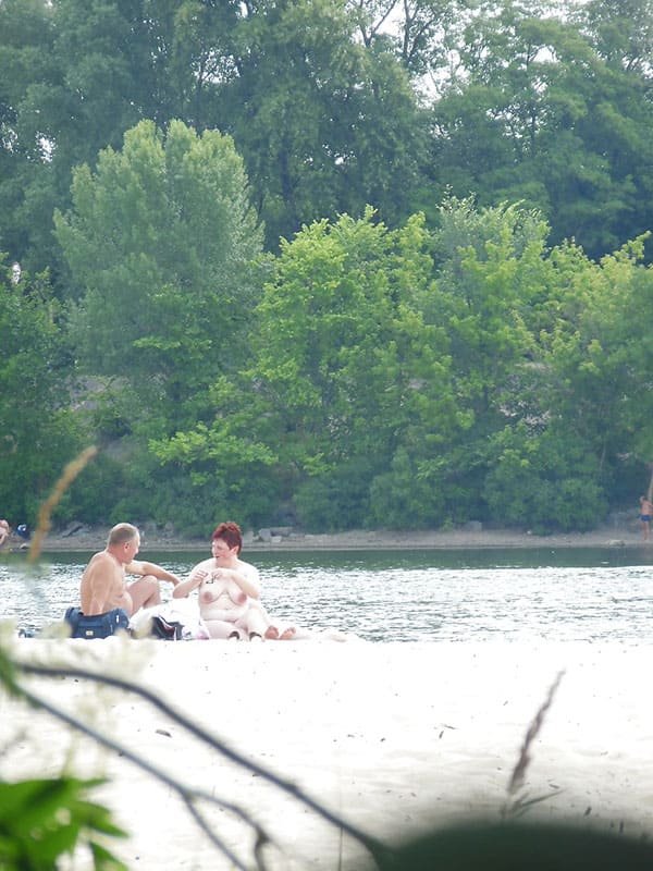 Beach Voyeur Nude Amateur - Explicit Spy Cam Photos
