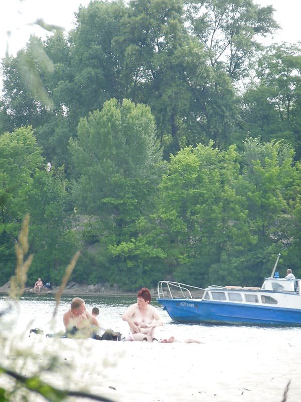 Beach Voyeur Nude Amateur - Explicit Spy Cam Photos