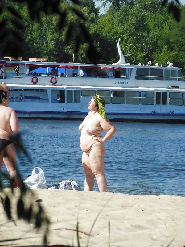 Beach Voyeur Nude Amateur - Explicit Spy Cam Photos