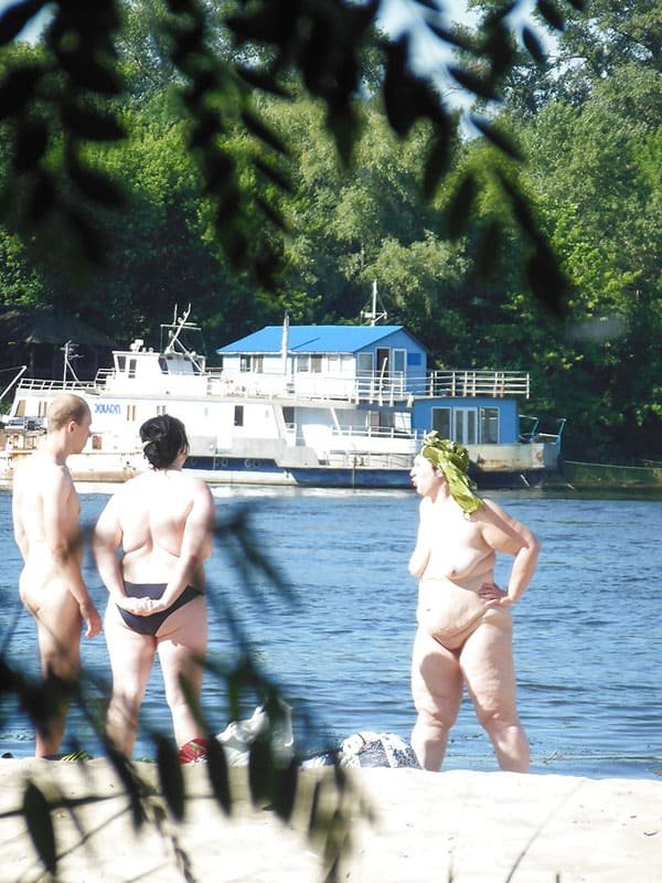 Beach Voyeur Nude Amateur - Explicit Spy Cam Photos